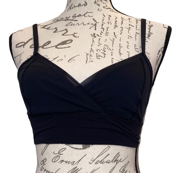 Lululemon crossed front black bra size 6 - Picture 3 of 7